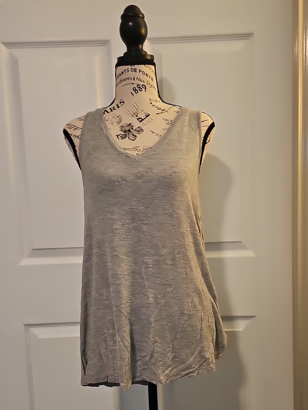 Tresics Light Gray V-Neck Sleeveless Tank